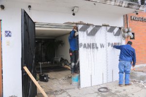 Proyecto de construcción ligera DAEMSA: Modificación Puerta Exterior La Paz